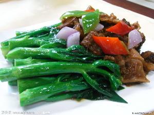 吃青菜炒肉有利于补钙