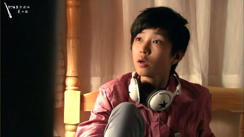 《 天天向上 》, 演唱 《向上吧少年》中英文两版