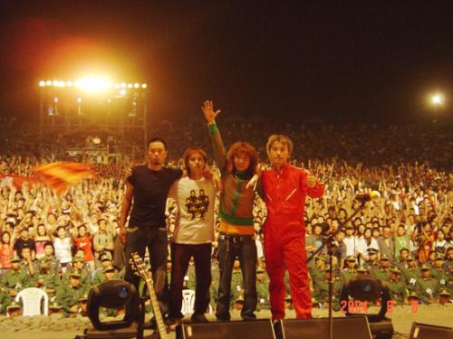 瘦人乐队+演出照