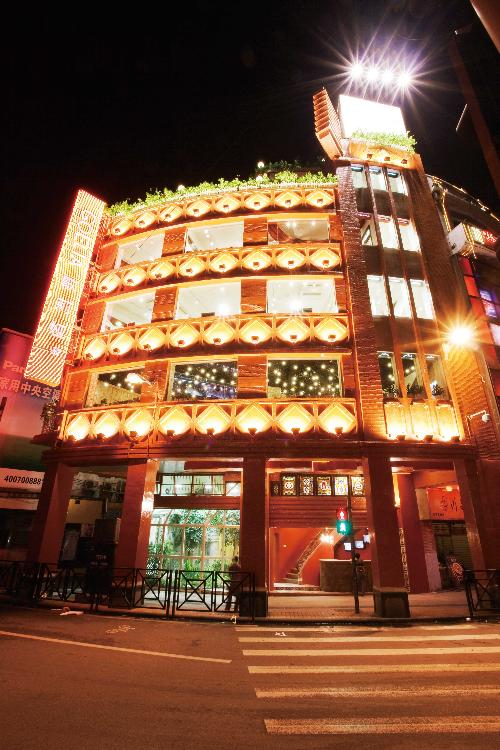 <em>歌莉娅女性服饰</em>