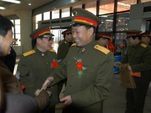 彭勇(照片中央者)