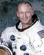 巴兹·奥尔德林(buzz aldrin,1930年1月20日,原名小埃德温·尤金