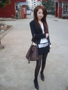 <em>女性穿着</em>的黑丝袜