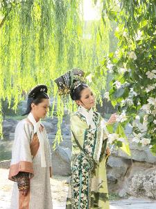 《甄嬛传》饰叶澜依;; 叶澜依;; 热依扎