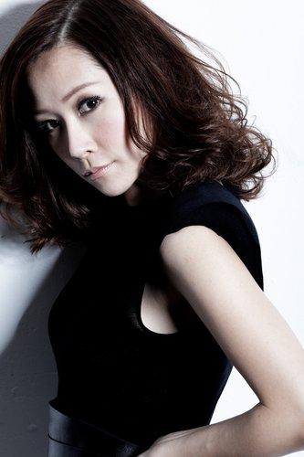 在宣布<em>关菊英</em>获杰出表现奖时