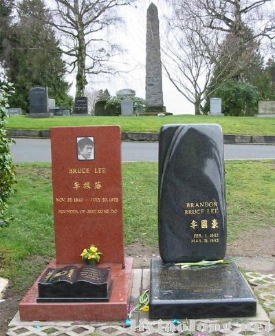 李小龙的墓地位于美国西雅图湖景墓地
