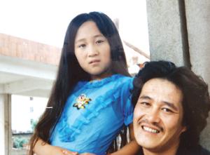 泪流满面的女儿小芳