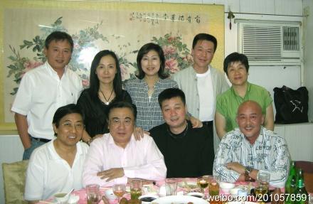 排左三为于小华)