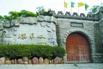 环翠峪风景名胜区位于郑州市西南40公里的荥