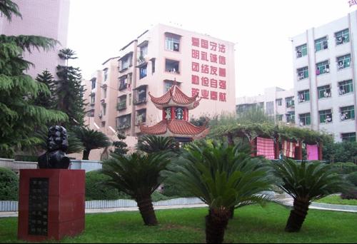 四川省安岳中学师资力量雄厚