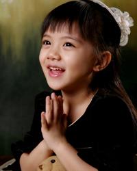 中国大陆女童星,实力派小演员,因出演大型励志亲情剧《天涯赤子心》里