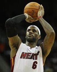 母亲格利亚·詹姆斯16岁就怀上了勒布朗