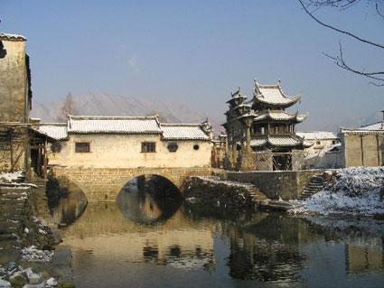 古建筑群坐落于安徽省歙县县城西北20公里处