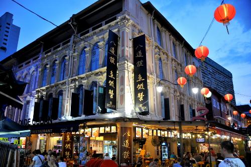 牛车水(chinatown)是新加坡唐人街,大致上为北到新加坡河,西至新桥