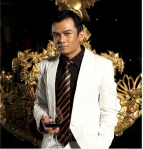绅士类型:事业型的风度男人,工作生活两不误
