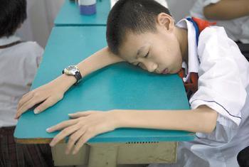 全部版本 历史版本    该校一名负责人澄清,学校向一年级午休学生提供