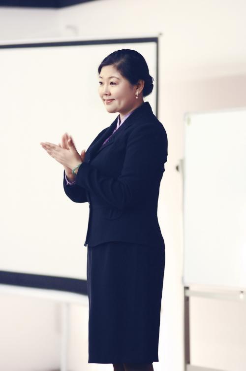 礼仪培训师