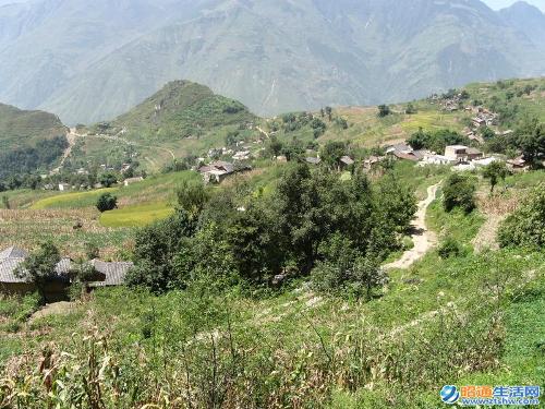 该行政村隶属昭阳区田坝乡,地处田坝乡北边,距