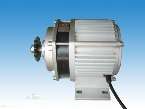 即在汽车制动时,通过控制器将车轮损耗的动能