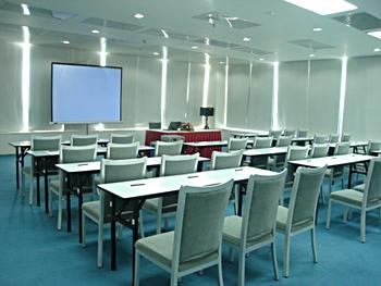 另有1至5号会议室可供20-120人的会议
