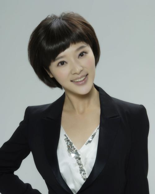 <em>朝闻天下</em>》<em>女主播</em>