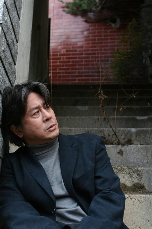 于九十年代电影曾演出一部舞台,不久即回到初期和大全圈发展.爱奇艺电视剧电视归去来图片