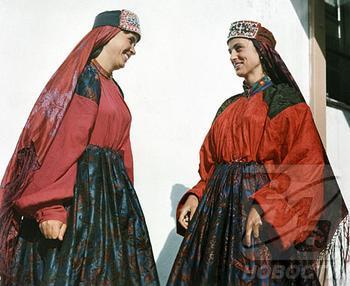 伏尔加河也哺育了俄罗斯族以及包括鞑靼人在内的众多民族,大约至少4