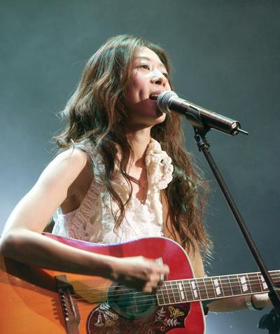 人交流协会2000年十大优良专辑  2001年:"还是会陈绮贞北京演唱会在即