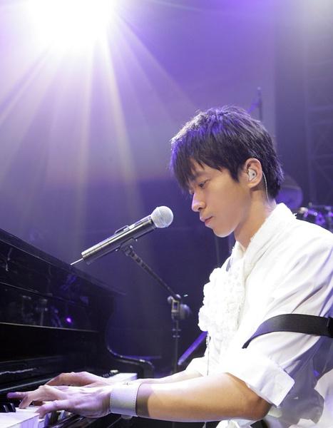 <em>光良</em>-+搜搜百科