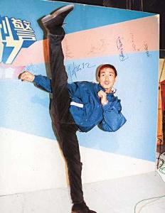 成龙保镖卢惠光_卢惠光收入