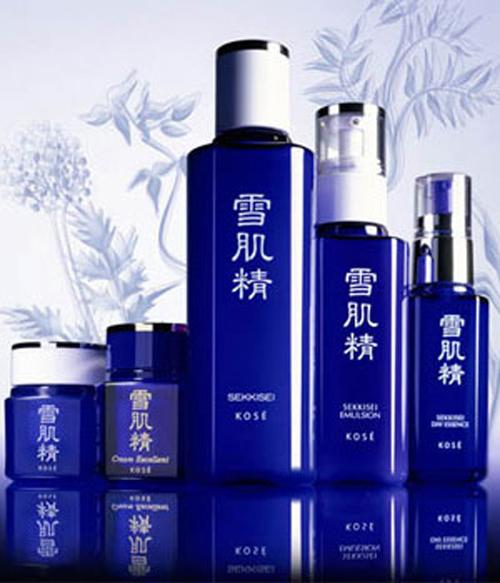 高丝的品牌带有着特殊的深蓝色识别