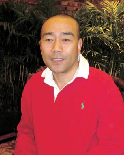 杨议的小学,初中,高中都在天津度过.