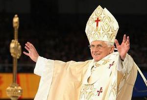 教皇是罗马天主教里唯一穿全白色衣服的主教,每一件白色法衣有大约30