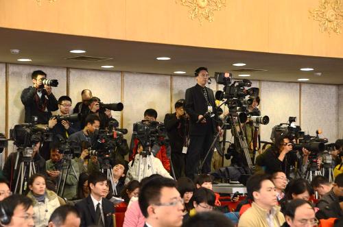 想以后从事记者或编辑工作,大学要报什么专业