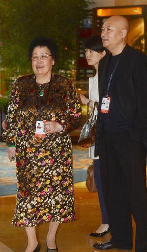 作为香港知名企业家的陈丽华女士还非常关心内