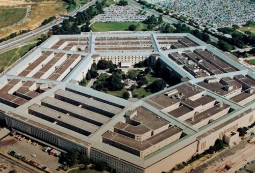 美国国防部人员抵达五角大楼处理有毒邮件图片