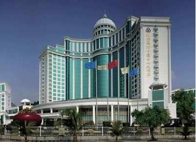 珠海德翰大酒店座落在珠海吉大情侣路与海景路交汇处,背倚风景秀丽的