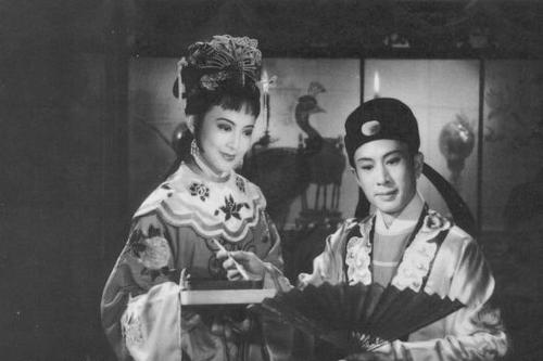 是李香君顺利嫁给侯方域为妾