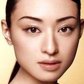 <em>双眼皮美女</em>