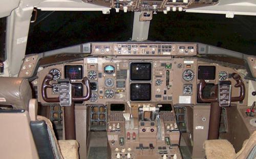 全部版本 历史版本  boeing757-300  驾驶舱内计算机化的完全集成式