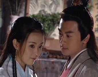 竹山县发生一桩年轻少妇谋害亲夫的命案,县令铁生出马查案,师爷彦青