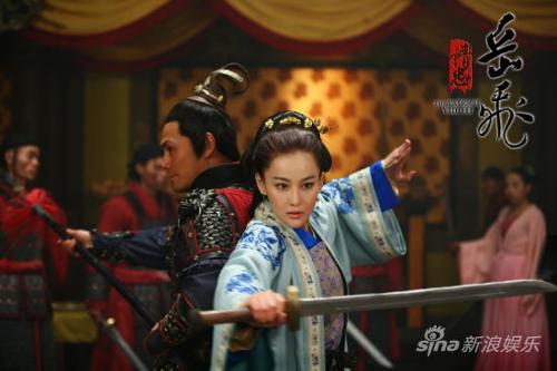 此歌曲延续了韩壕以婪剧照:; 张馨予饰梁红玉; 《精忠岳飞》巾帼