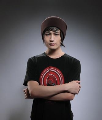 王乃恩为什么戴帽子