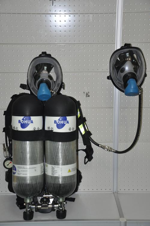 总的来说空气呼吸器的防护时间比氧气呼吸器稍短.