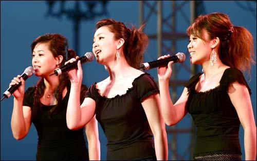 黑鸭子演唱组合