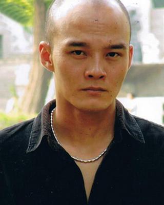 王东栋,回族,中国内蒙古人,影视演员,演过的电影作品有《憨警故事》