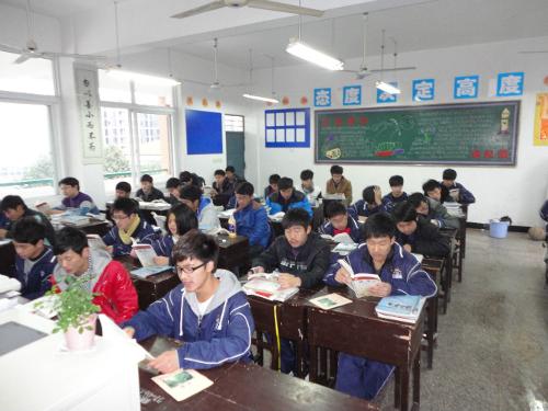 学生自行安排早自习,书声琅琅