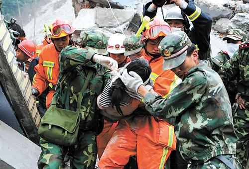 汶川地震部队救援视频