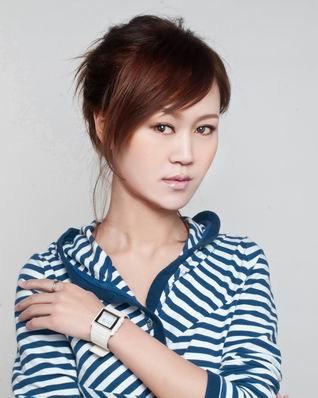 伊稀,又名依稀,真名崔馨博,中国女歌手.