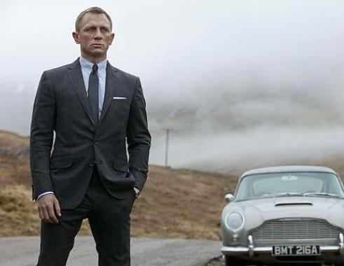 从此,  《007:大破天幕杀机》剧照.